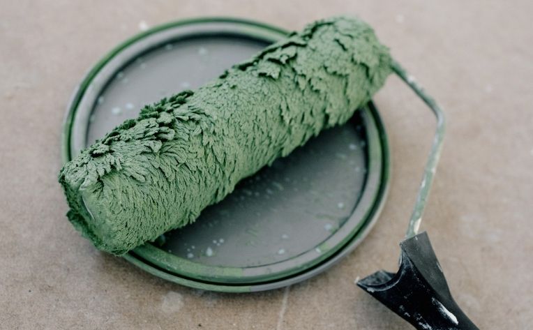 بكرة طلاء خضراء